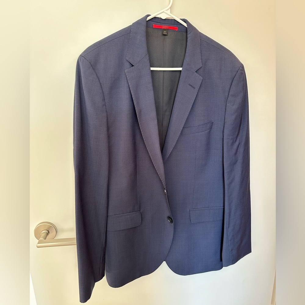 Men’s Hugo red label suit jacket - navy blue - size 40R